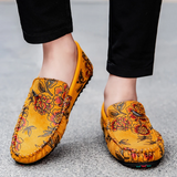 Loafers i läder med blomdetalj