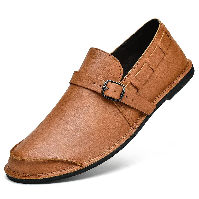 Loafers i spänt läder